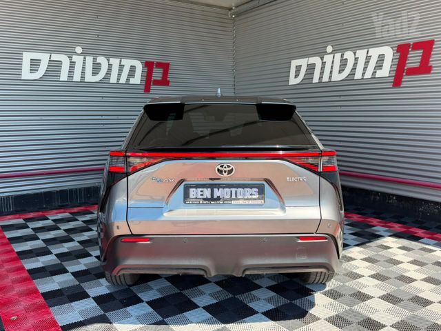 טויוטה bZ4X