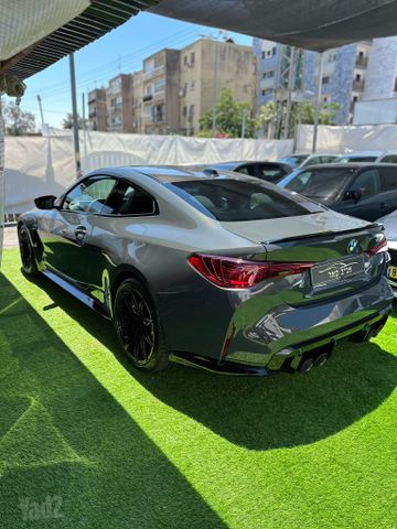 ב מ וו M4