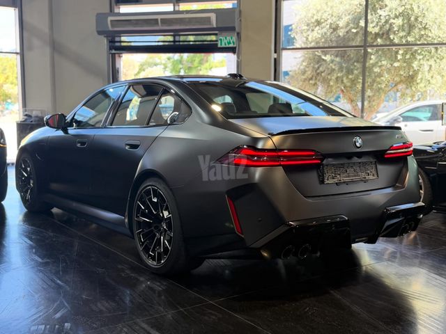 ב מ וו M5