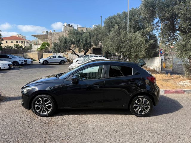 מודעת רכב מאזדה 2