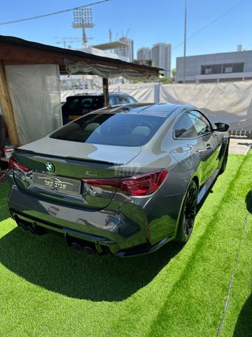 ב מ וו M4