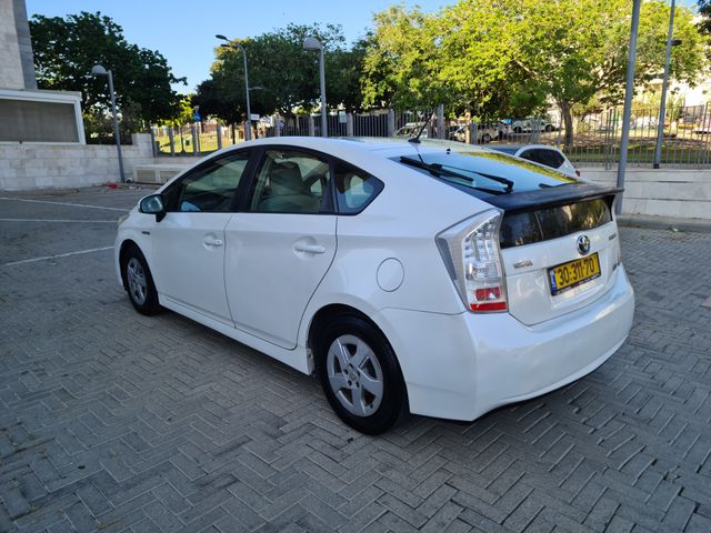טויוטה פריוס