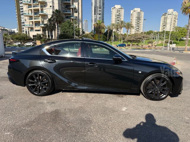 לקסוס IS