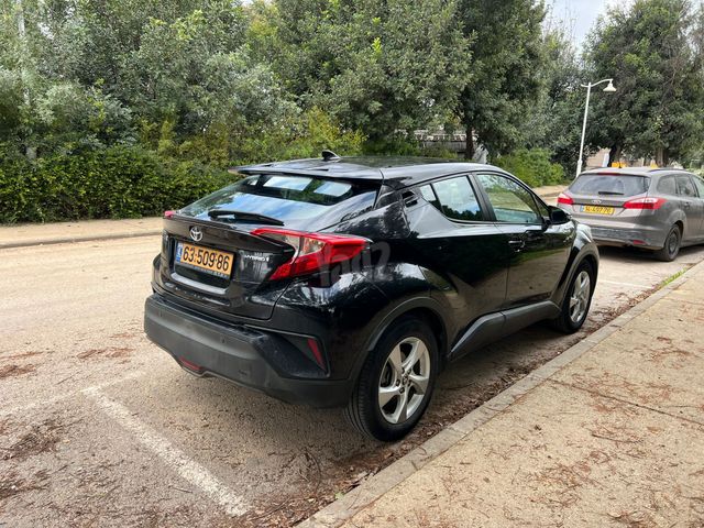 מודעת רכב טויוטה C-HR