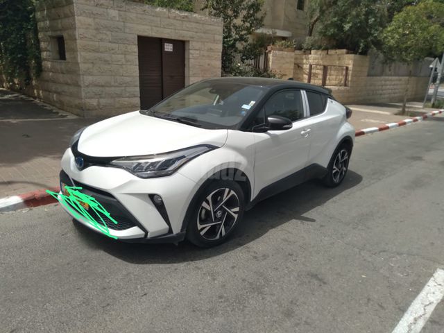 מודעת רכב טויוטה C-HR