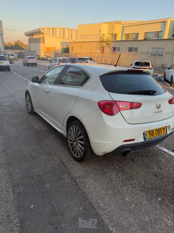 אלפא רומיאו ג'ולייטה