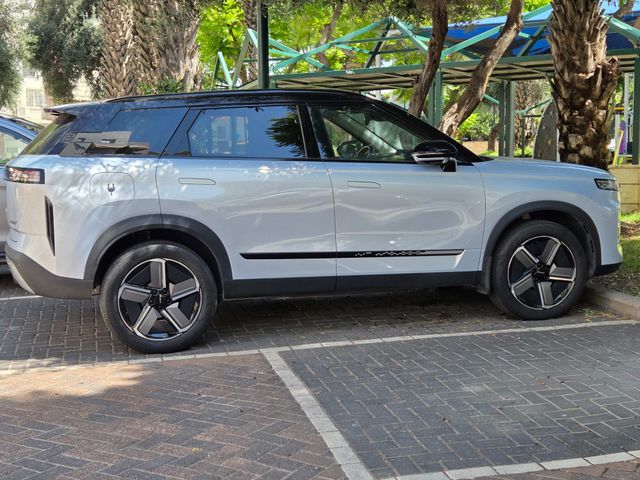 ג'אקו J7