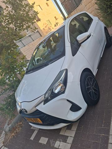 טויוטה יאריס