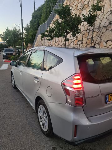 טויוטה פריוס פלוס