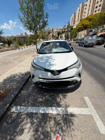 מודעת רכב טויוטה C-HR