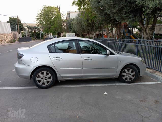מודעת רכב מאזדה 3