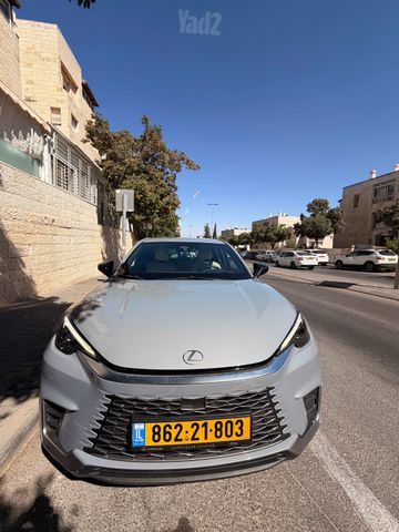 לקסוס LBX