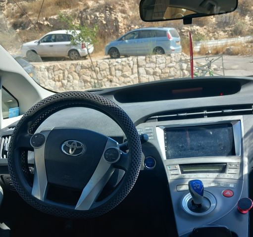 מודעת רכב טויוטה פריוס