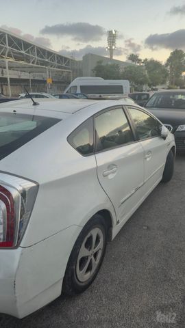 טויוטה פריוס