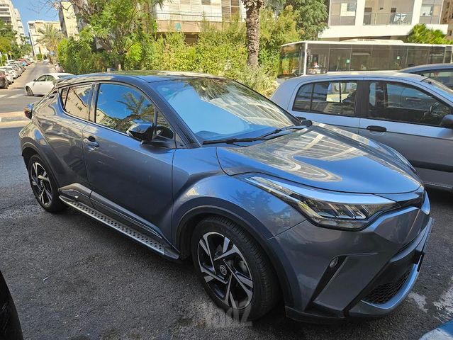 מודעת רכב טויוטה C-HR