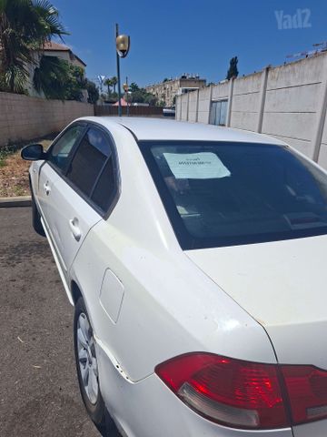 קיה מג'נטיס