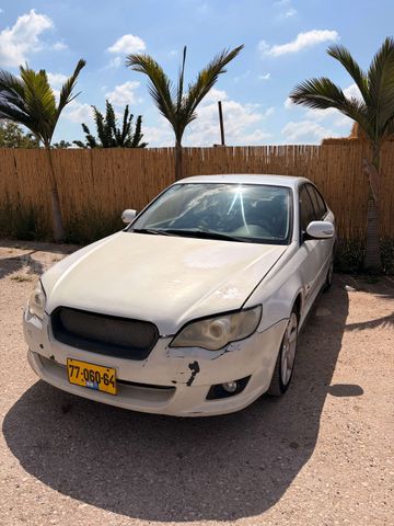 סובארו B4/לגאסי