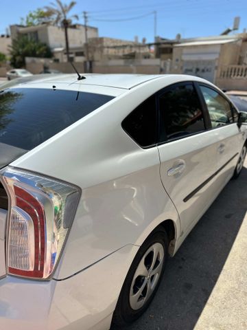 טויוטה פריוס