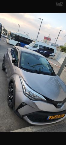 מודעת רכב טויוטה C-HR