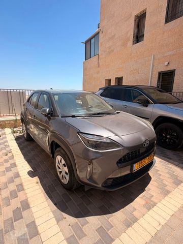 מודעת רכב טויוטה יאריס קרוס