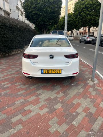 מודעת רכב מאזדה 3