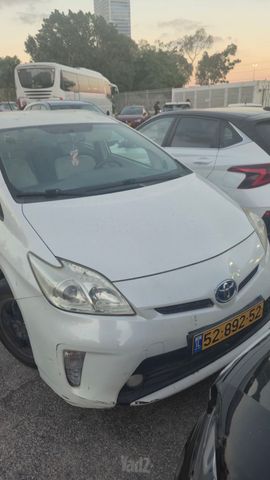 מודעת רכב טויוטה פריוס