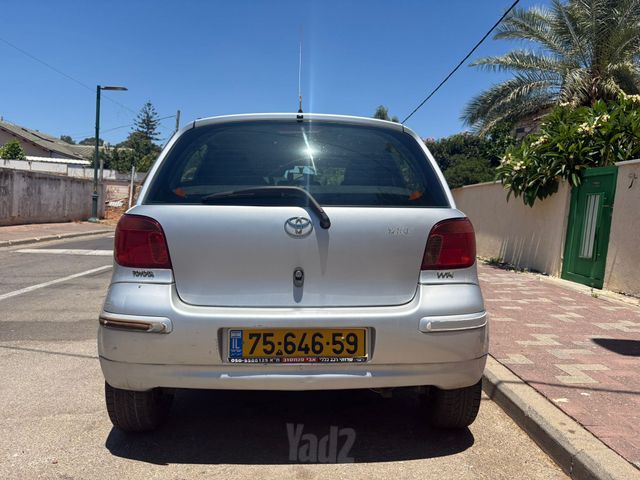 טויוטה יאריס