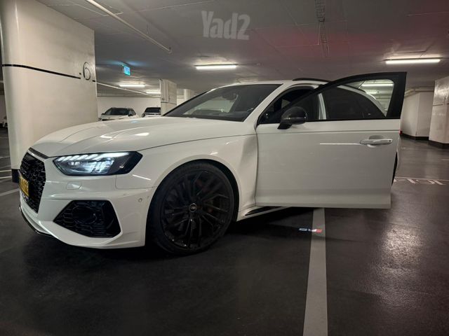 אאודי RS 4