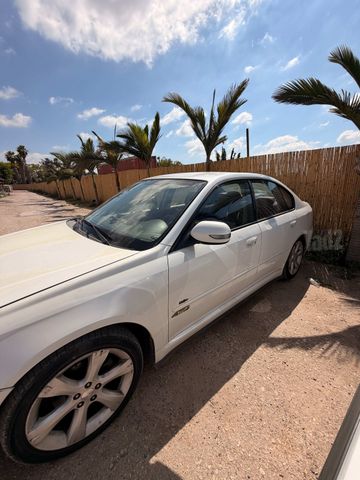 סובארו B4/לגאסי