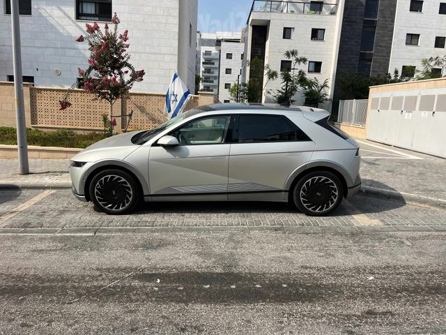 יונדאי איוניק 5