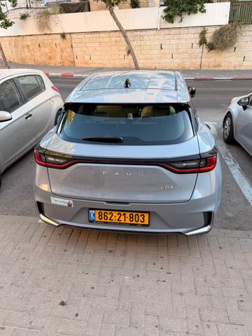 לקסוס LBX
