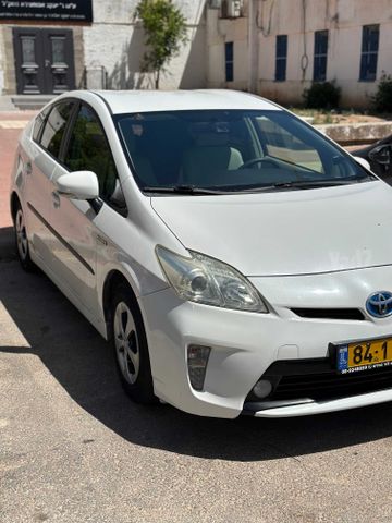 מודעת רכב טויוטה פריוס
