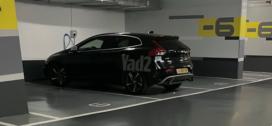 וולוו V40