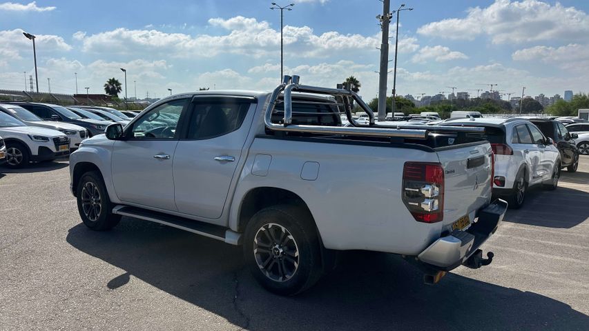 מיצובישי טרייטון / L200