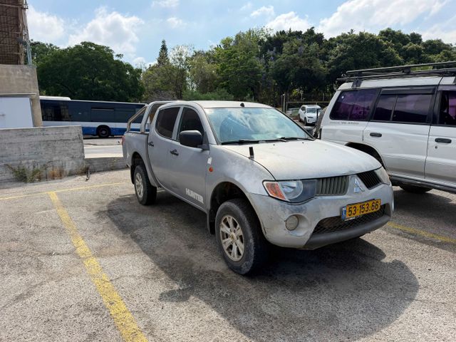 מיצובישי טרייטון / L200