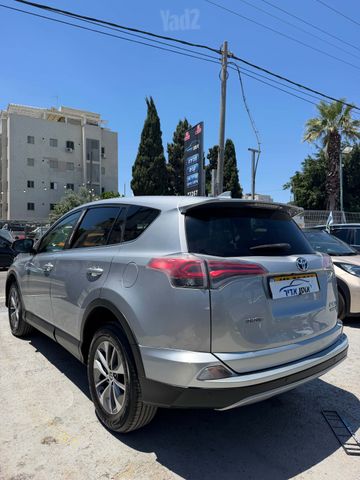 טויוטה RAV4