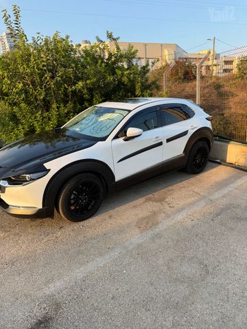 מודעת רכב מאזדה CX-30