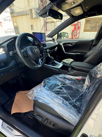 טויוטה RAV4
