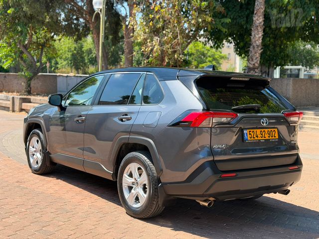 טויוטה RAV4