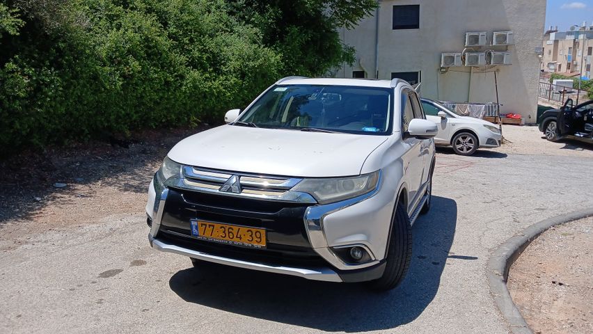 מיצובישי אאוטלנדר