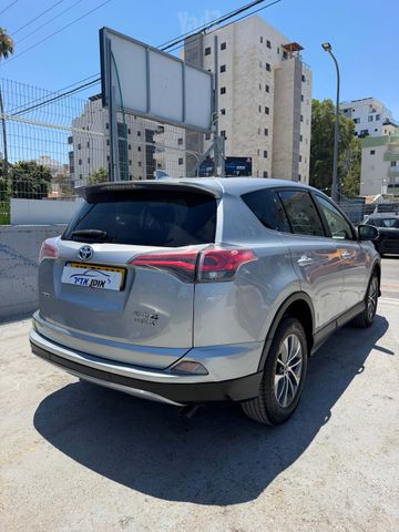 טויוטה RAV4