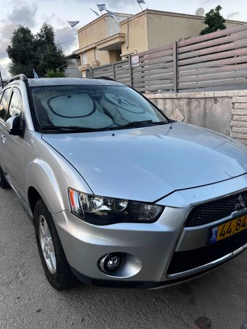 מיצובישי אאוטלנדר