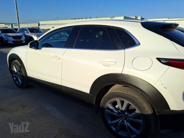 מודעת רכב מאזדה CX-30
