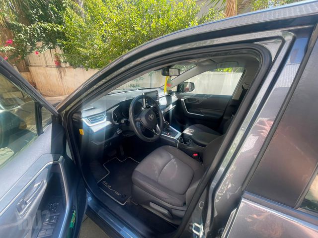 טויוטה RAV4