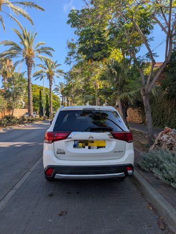 מיצובישי אאוטלנדר