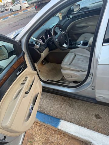 מודעת רכב קאדילק SRX