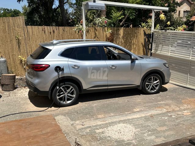 מודעת רכב אם ג'י EHS PHEV