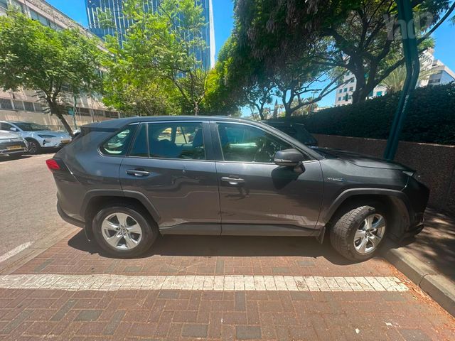 טויוטה RAV4