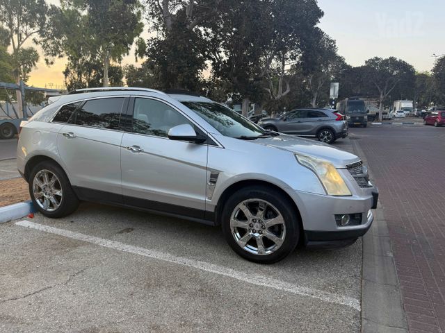קאדילק SRX