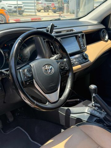 טויוטה RAV4
